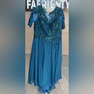 Elegant Teal Appliqued Midi Dress